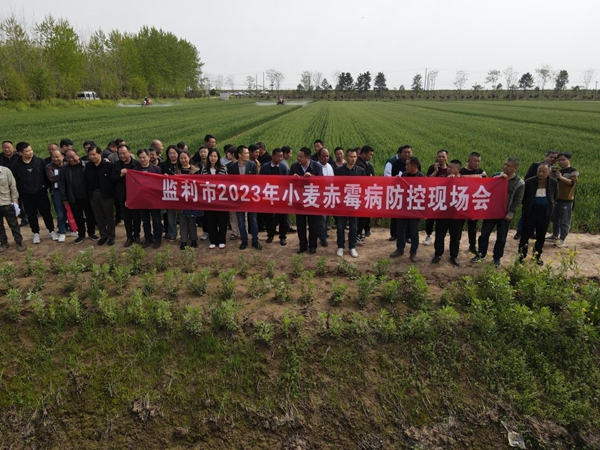 监利市人民大垸管理区召开小麦赤霉病防治现场会